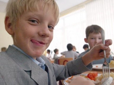 Утренний прием пищи повышает успеваемость школьников