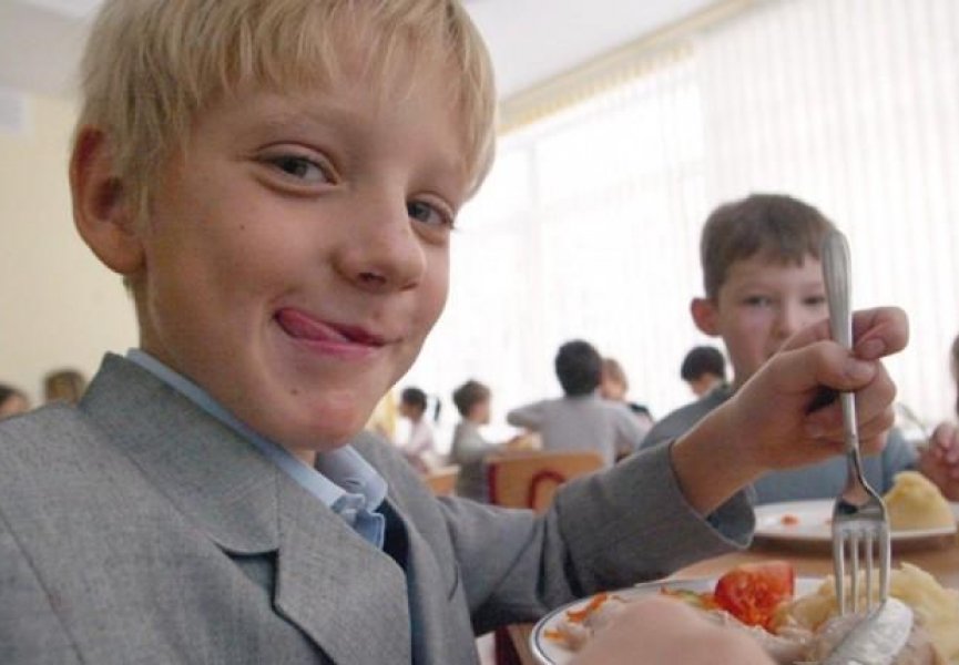 Утренний прием пищи повышает успеваемость школьников