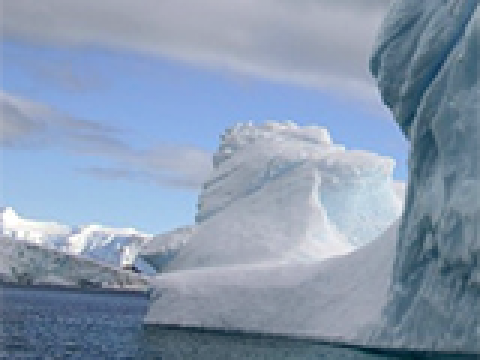 Лед в Арктике могут растопить волны 